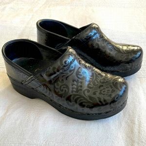 𝅺dansko Professional  Slip On Tooled Embossed Black Leather Clogs Size 36